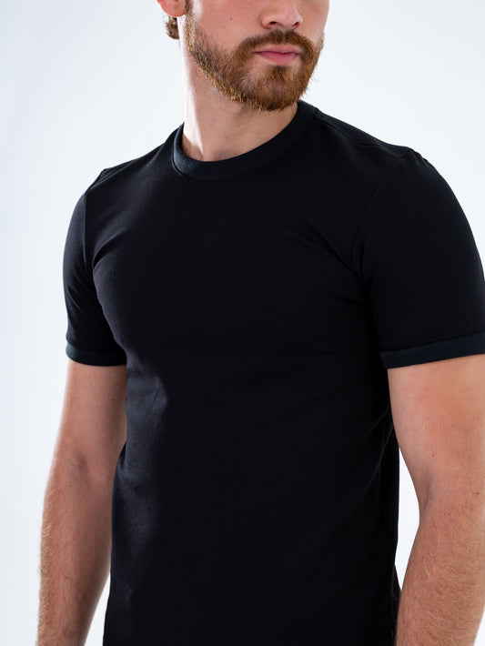 Camiseta Negra Básica