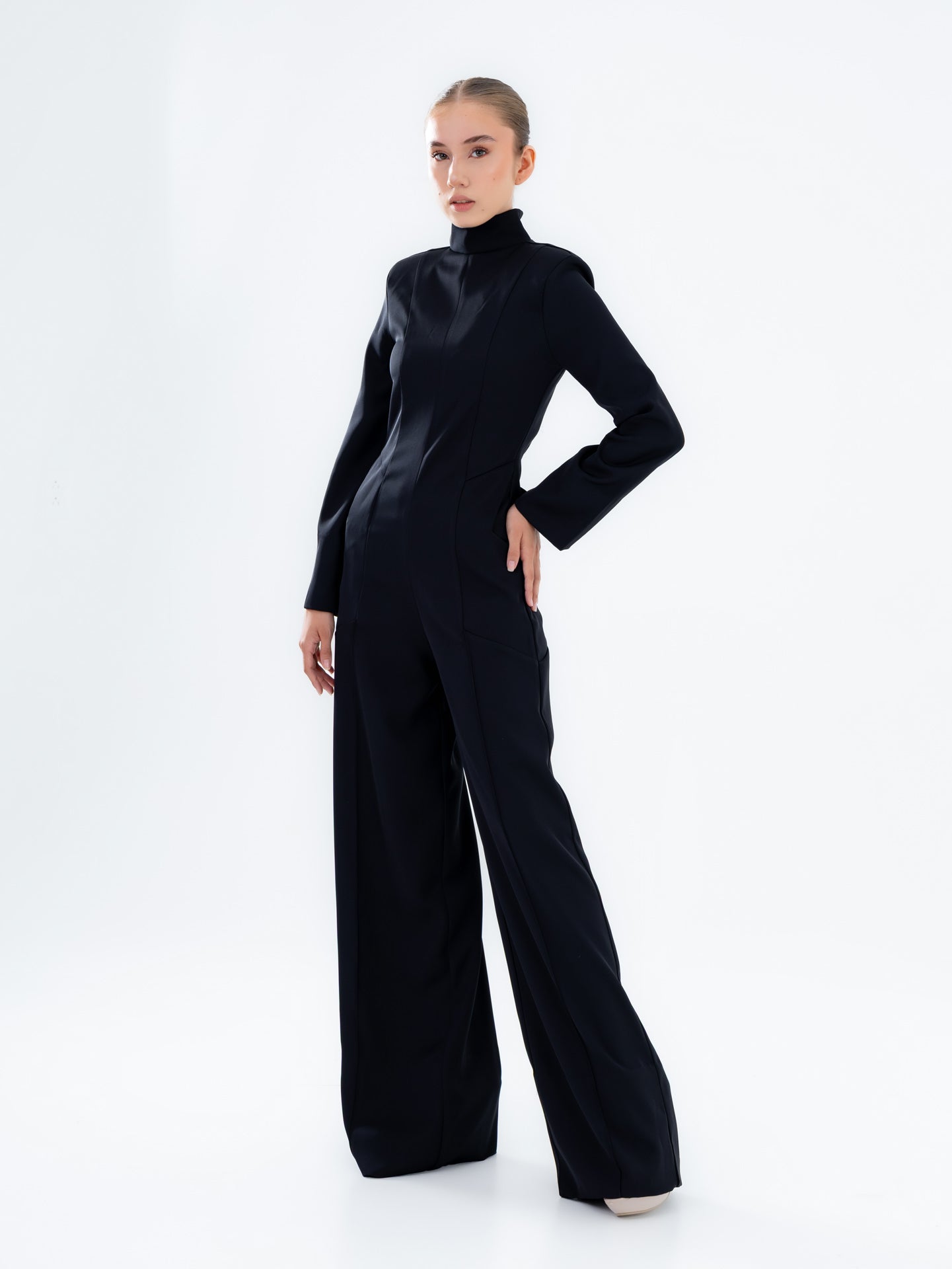 Mono futurista de medianoche para mujer