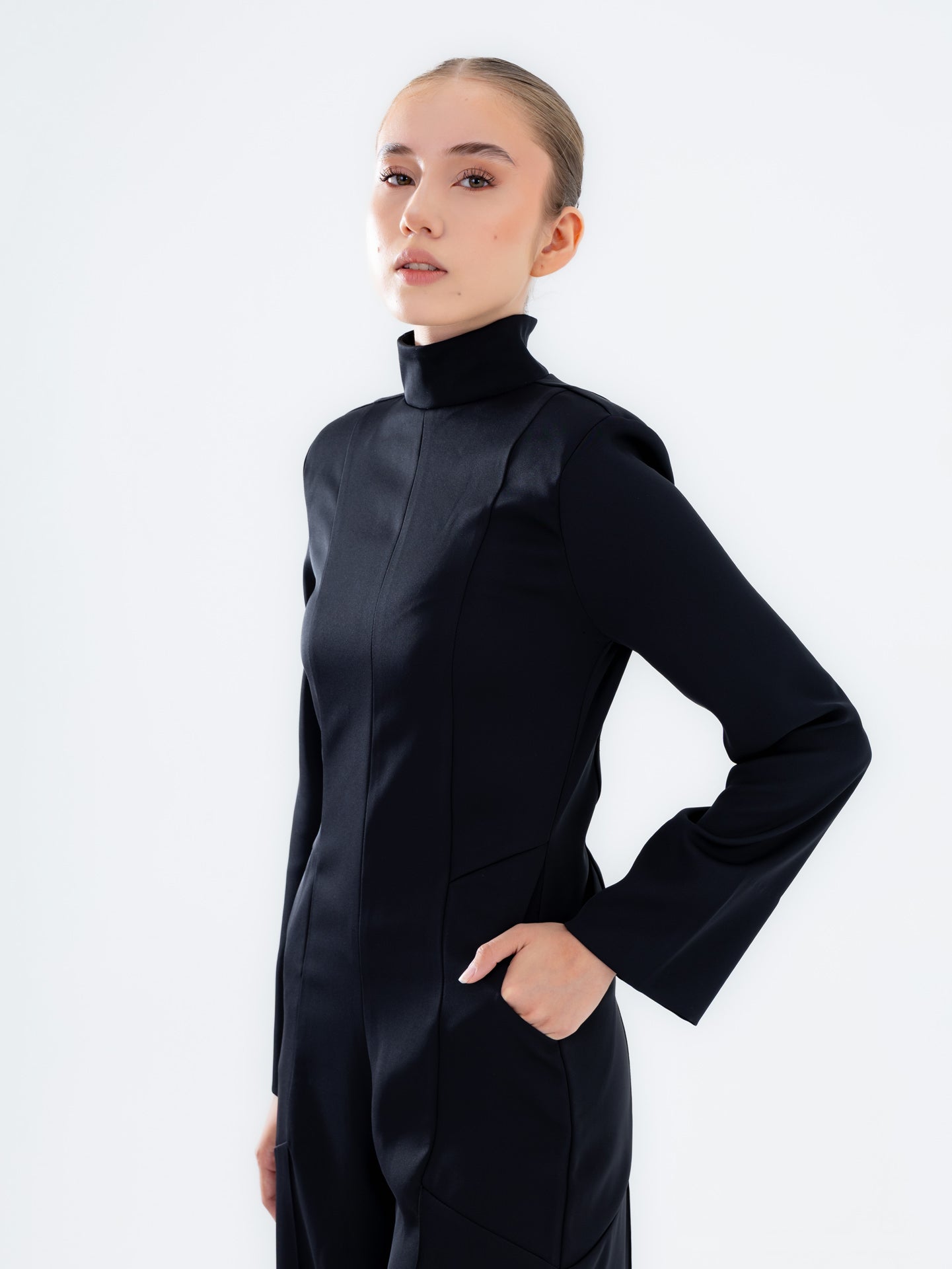Mono futurista de medianoche para mujer