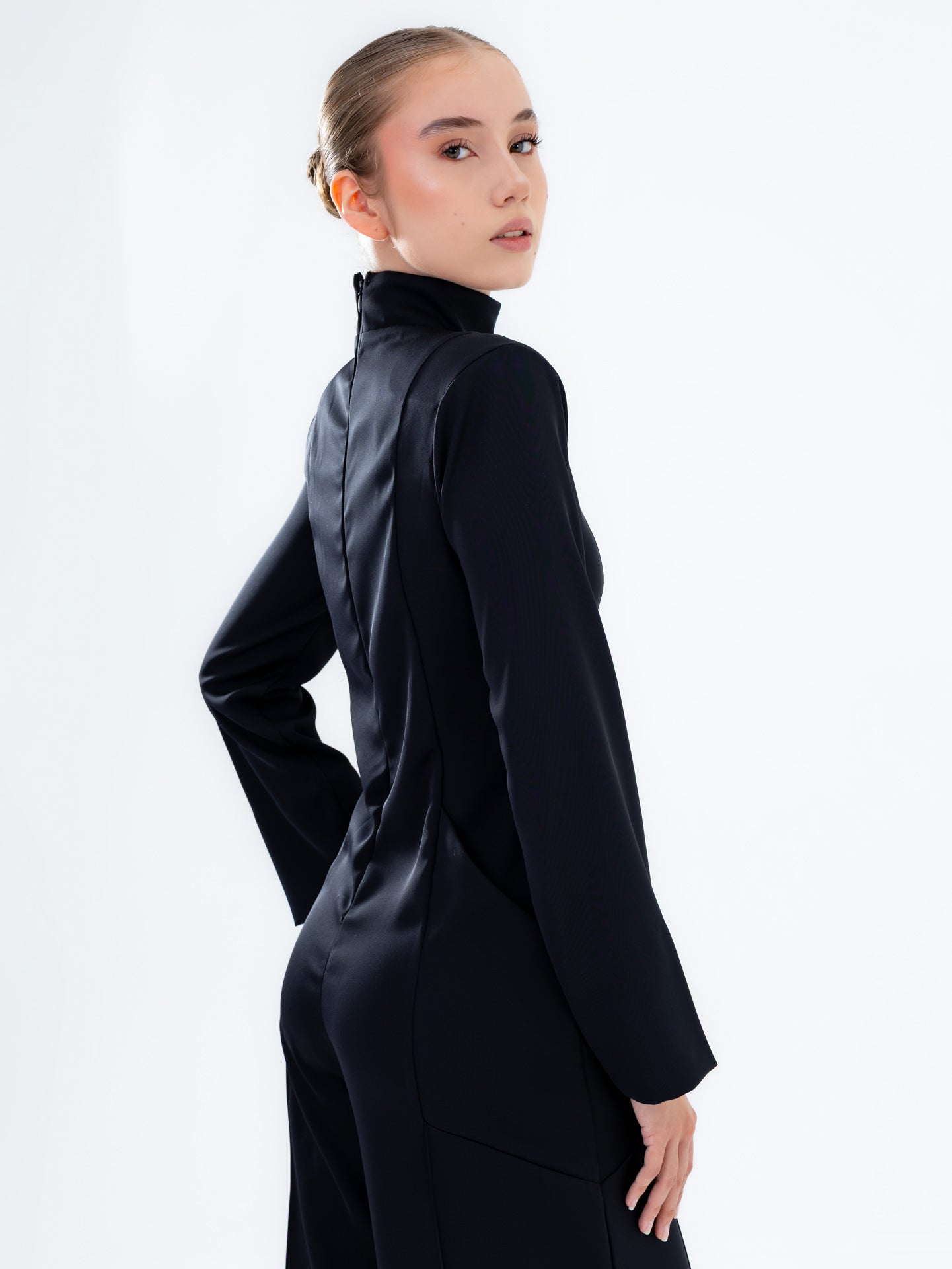 Mono futurista de medianoche para mujer