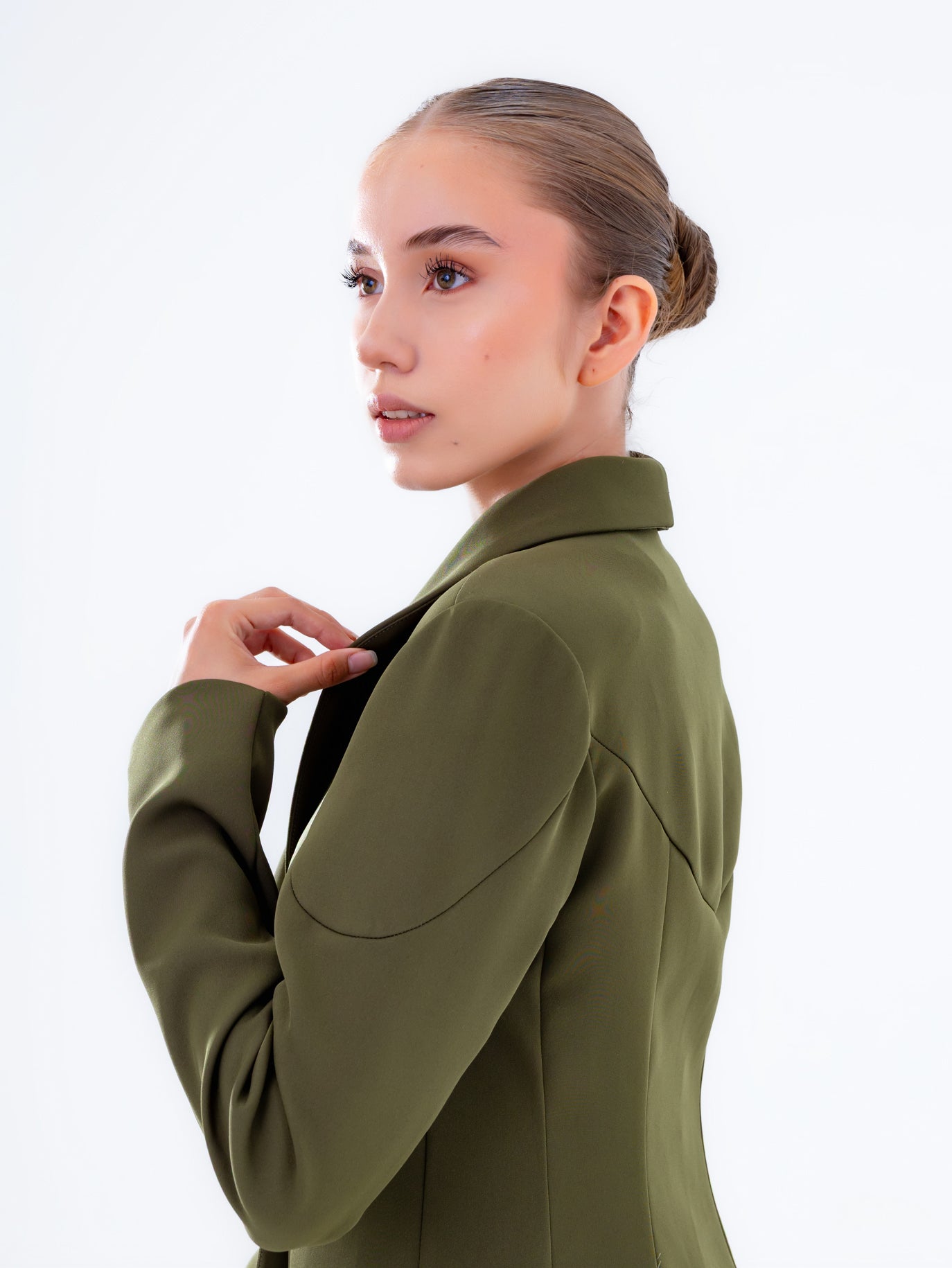 Vestido tipo blazer corto verde oliva