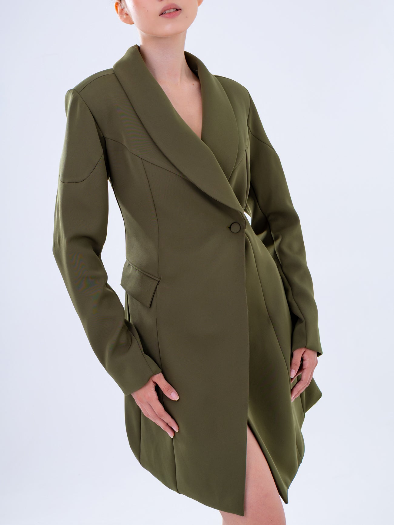 Vestido tipo blazer corto verde oliva