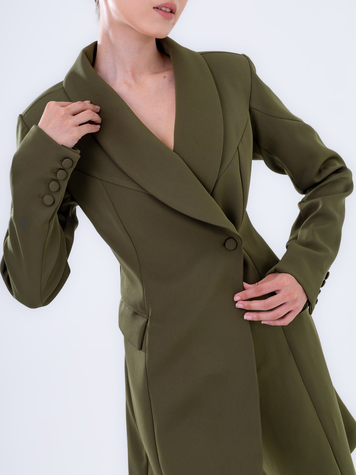 Vestido tipo blazer corto verde oliva