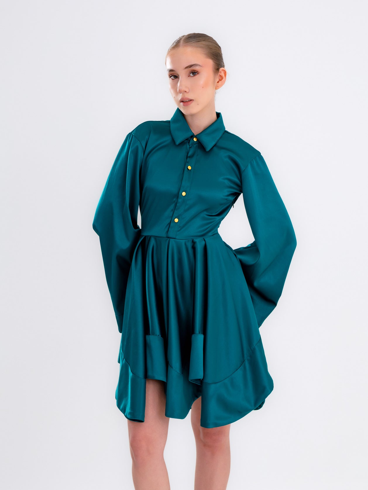 Vestido Corto de Satén Aguamarina