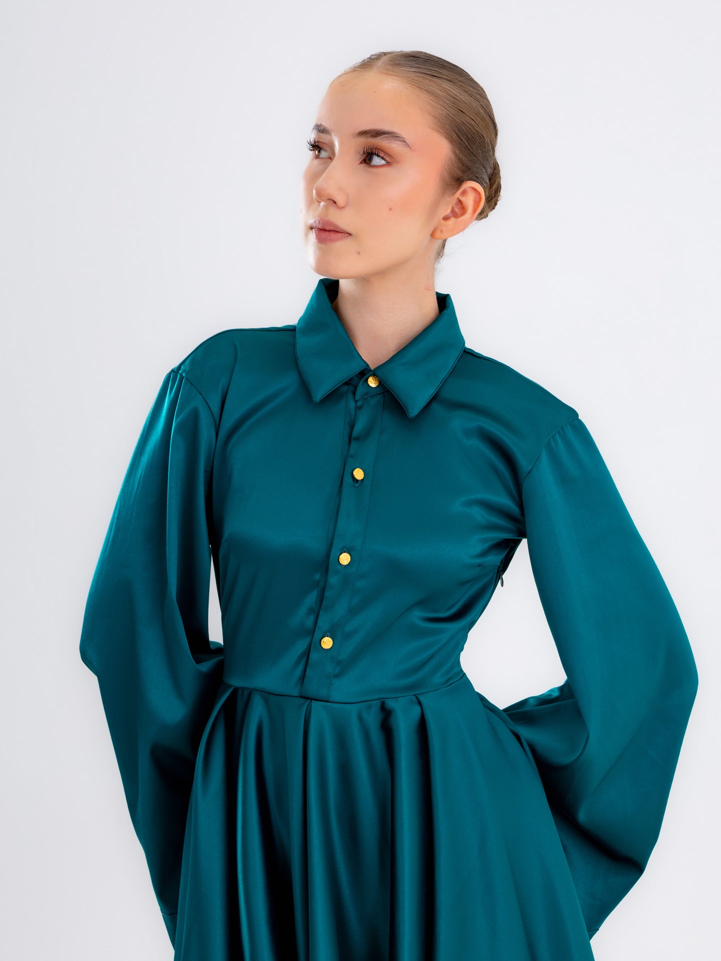 Vestido Corto de Satén Aguamarina