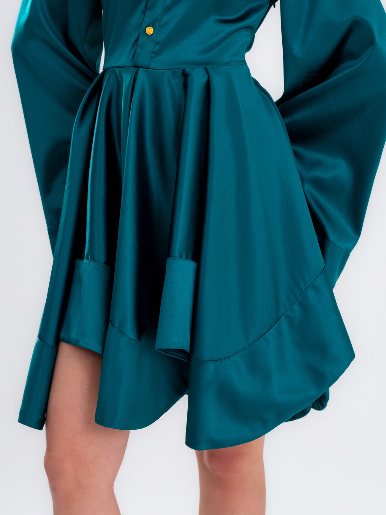 Vestido Corto de Satén Aguamarina