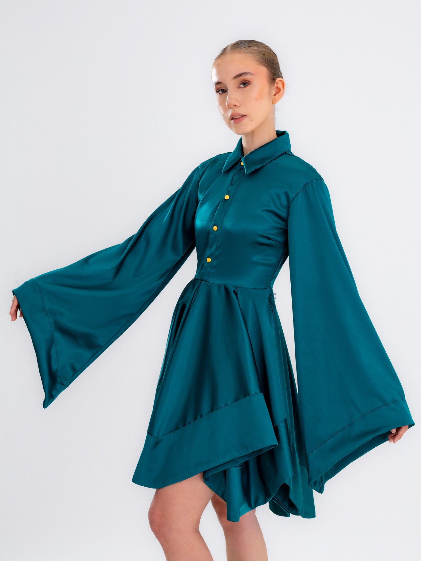 Vestido Corto de Satén Aguamarina