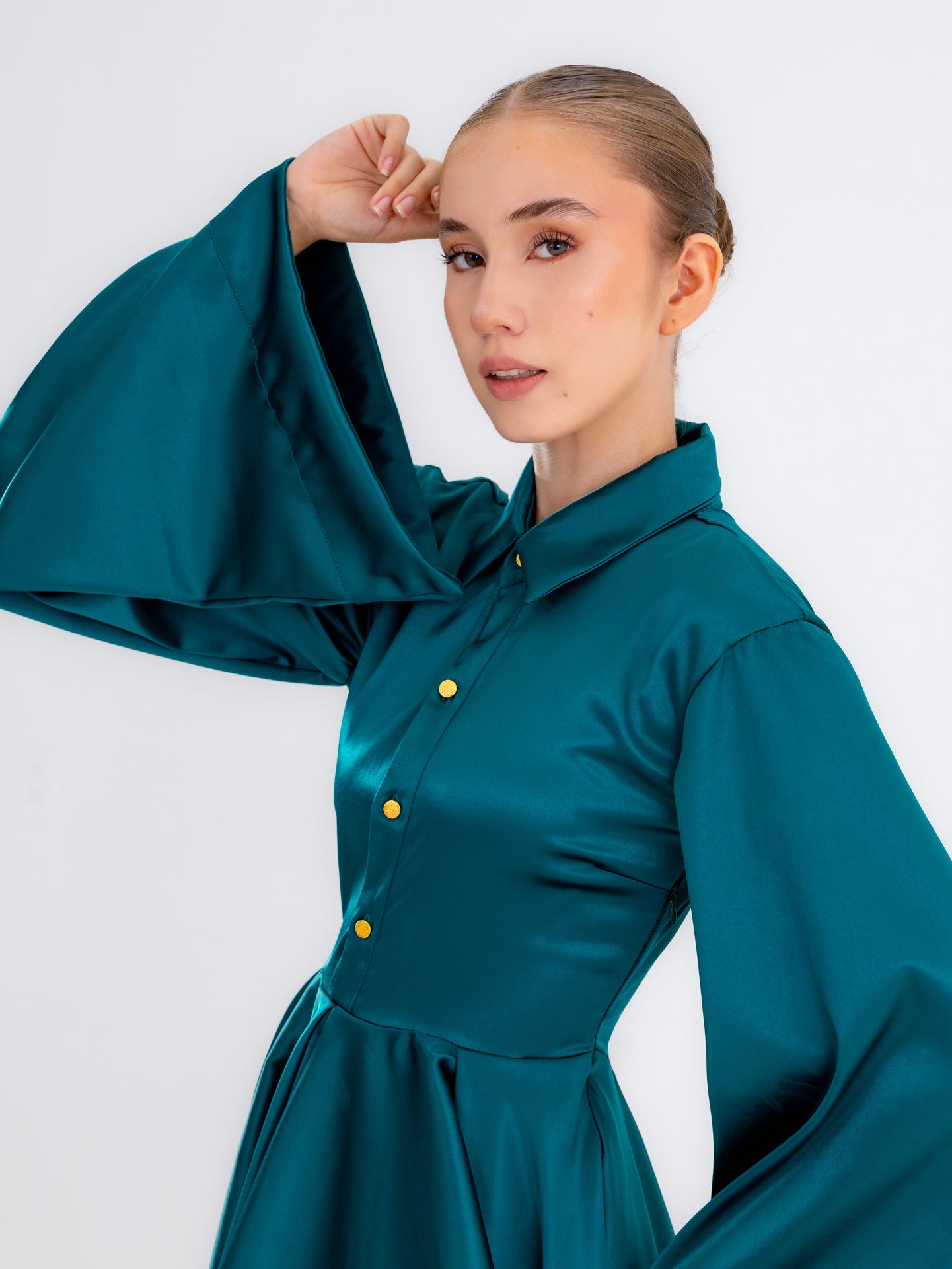 Vestido Corto de Satén Aguamarina