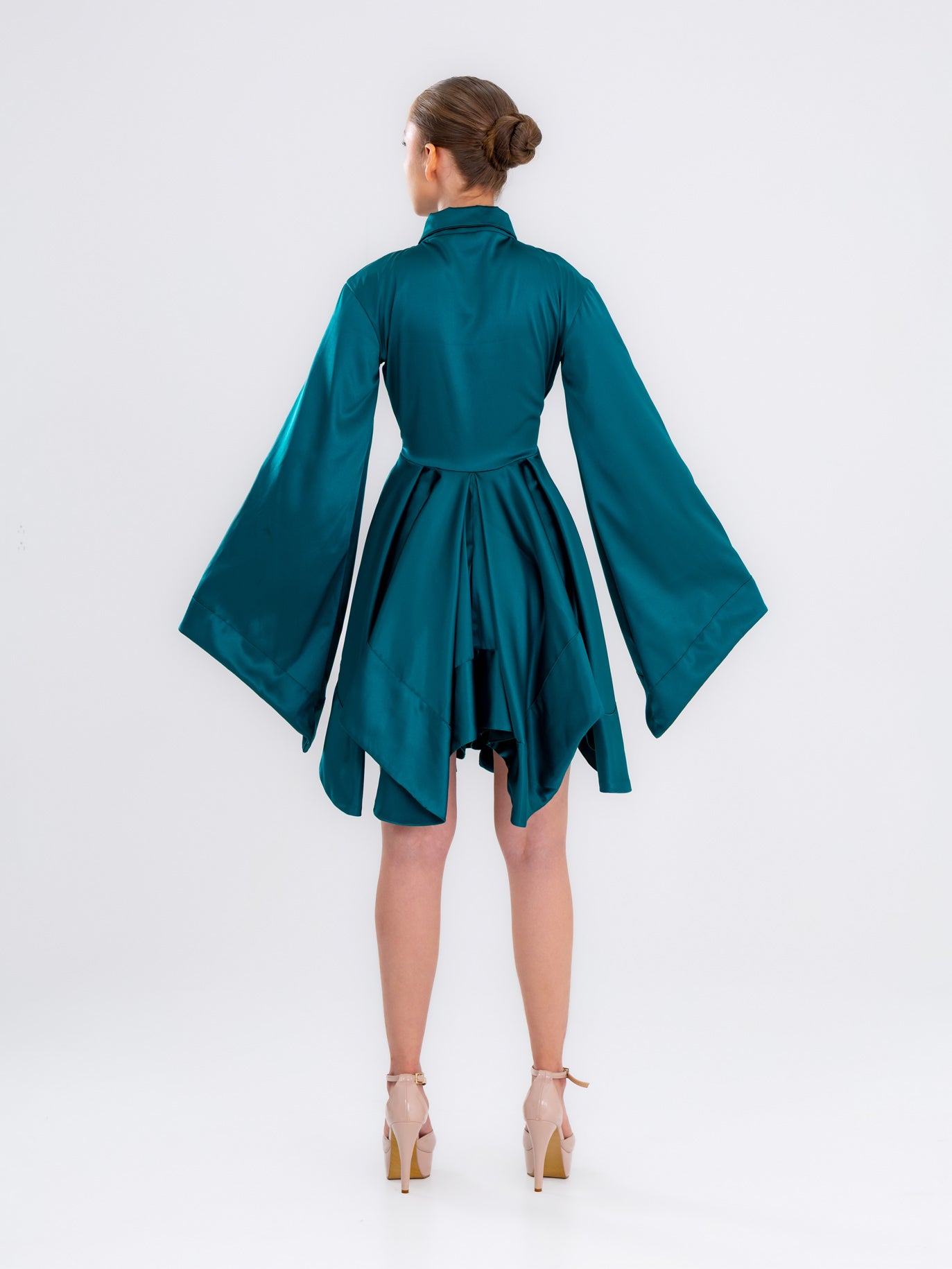 Vestido Corto de Satén Aguamarina