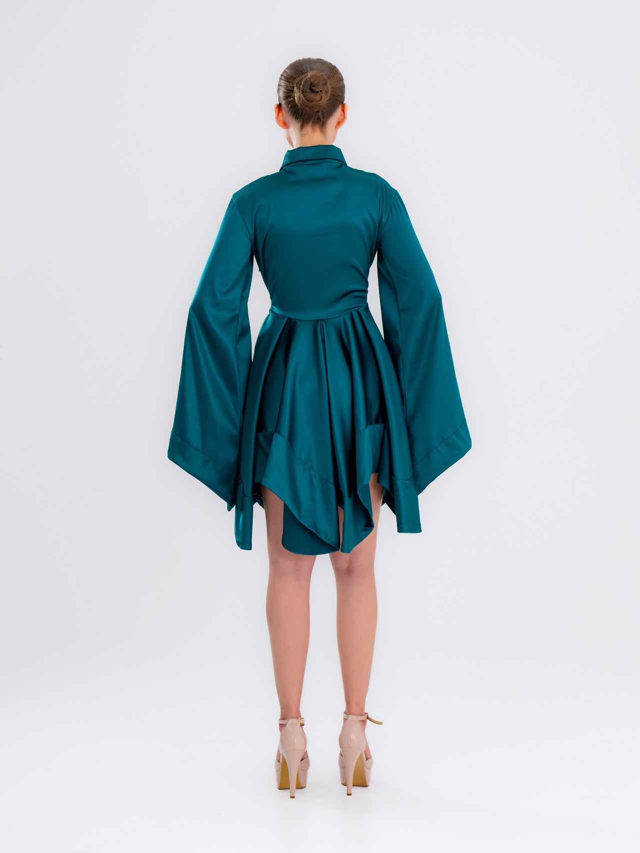 Vestido Corto de Satén Aguamarina