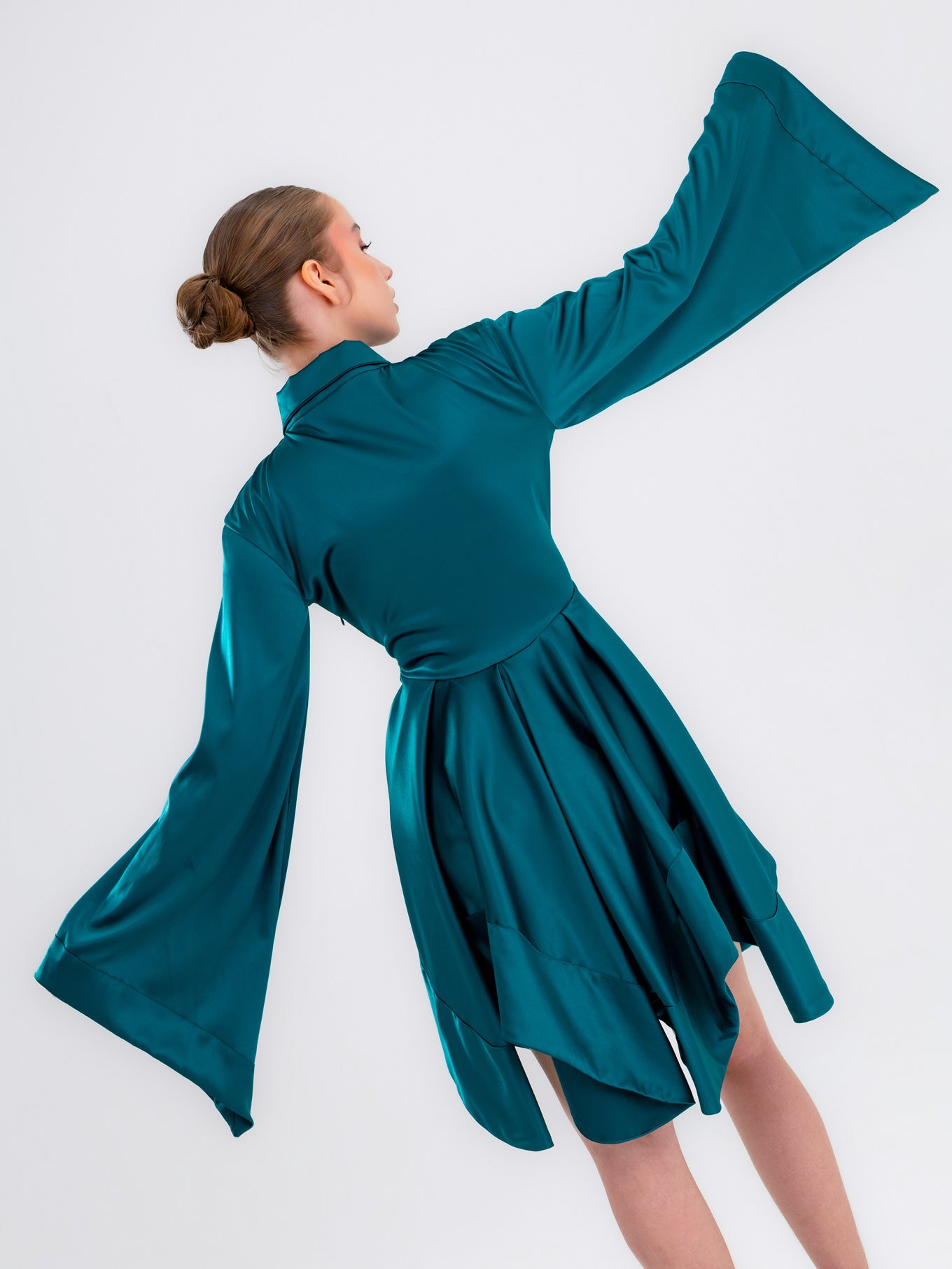 Vestido Corto de Satén Aguamarina