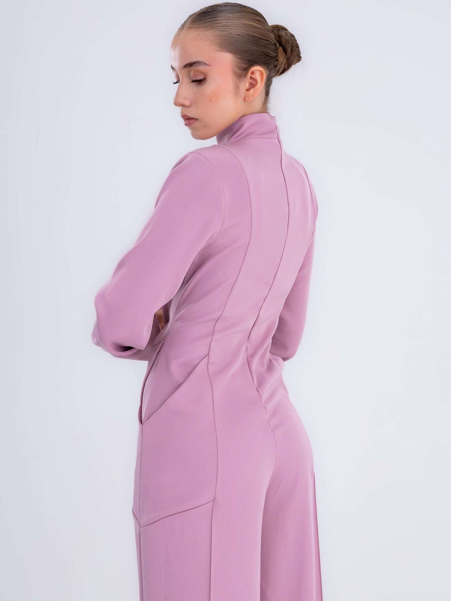 Mono rosa malva futurista para mujer